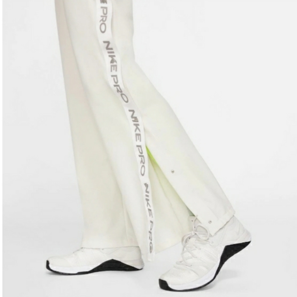 Nike Woman's Tear pants - Picture 4 of 4